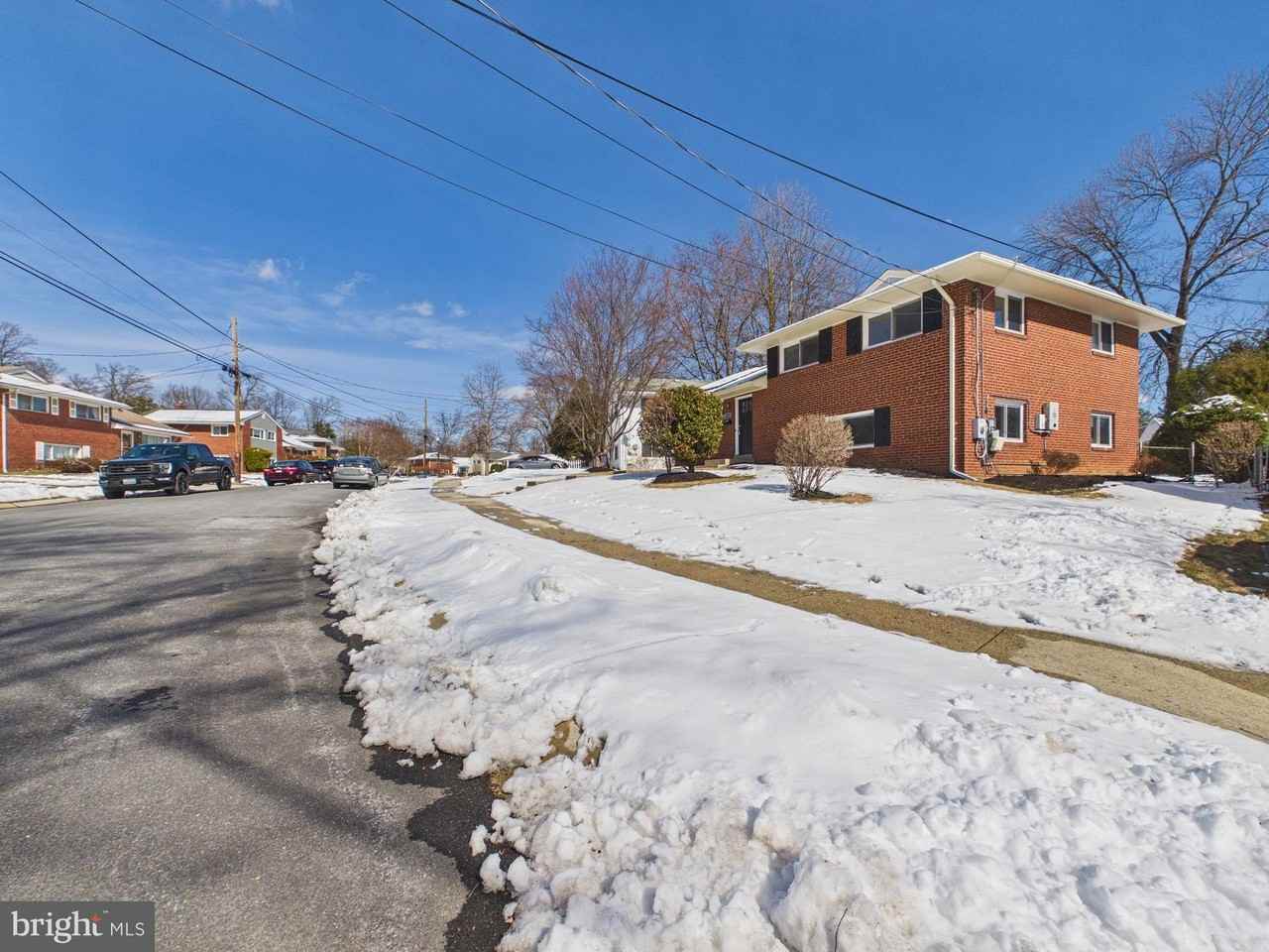 10309 Conover Dr - Photo 5 of 42