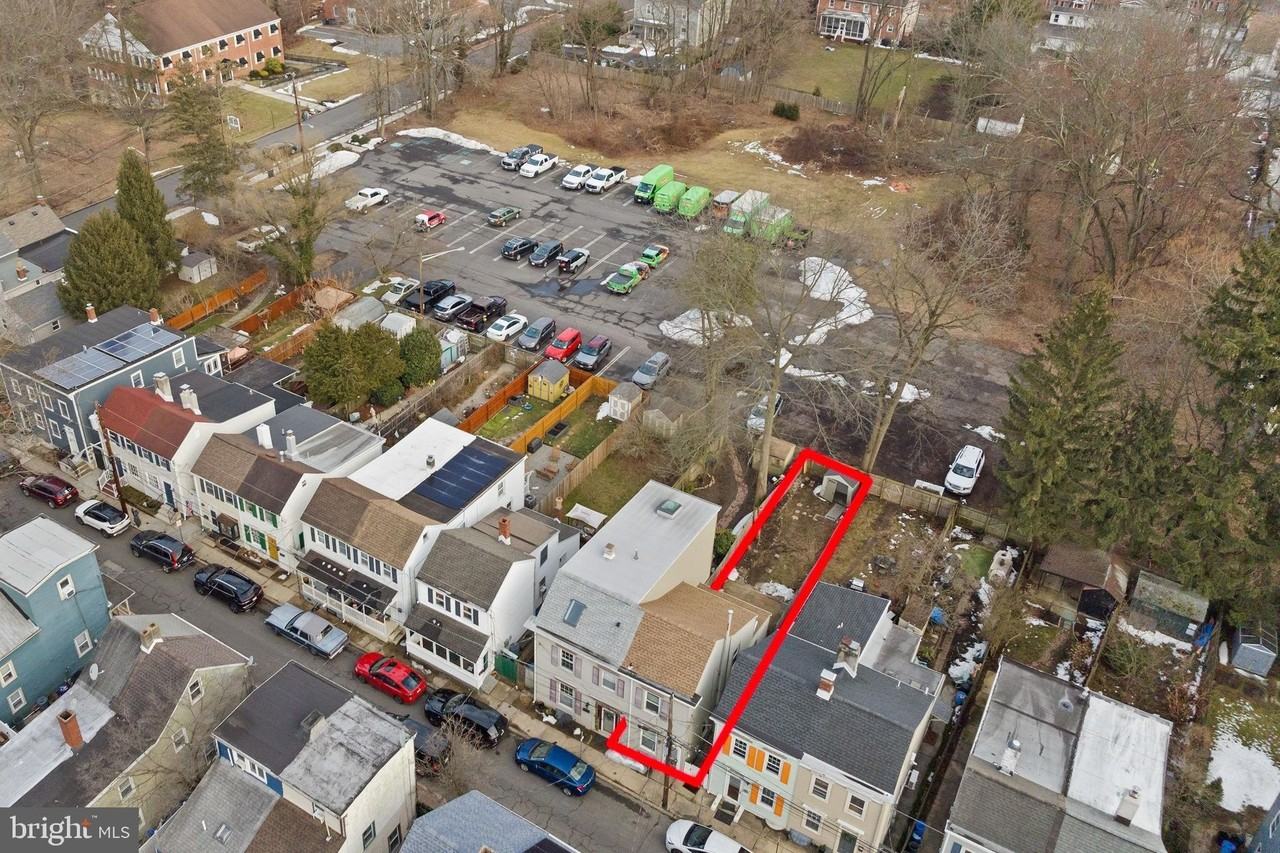 22 Thompson St - Photo 2 of 16