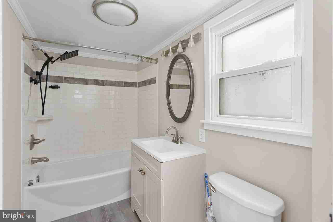 22 Thompson St - Photo 7 of 16
