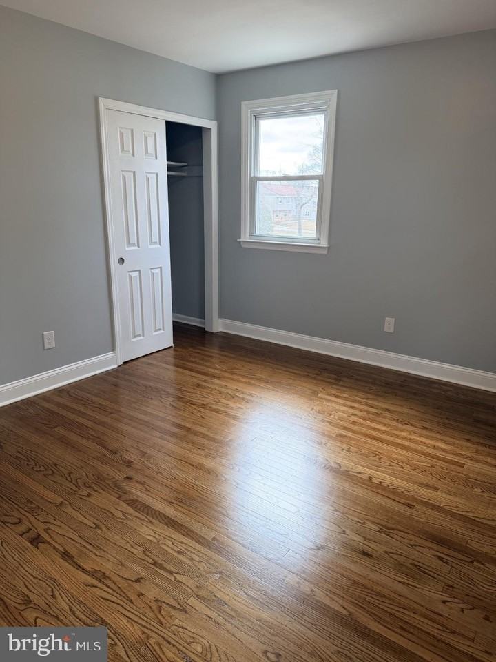 916 Edgemoor Rd - Photo 4 of 23