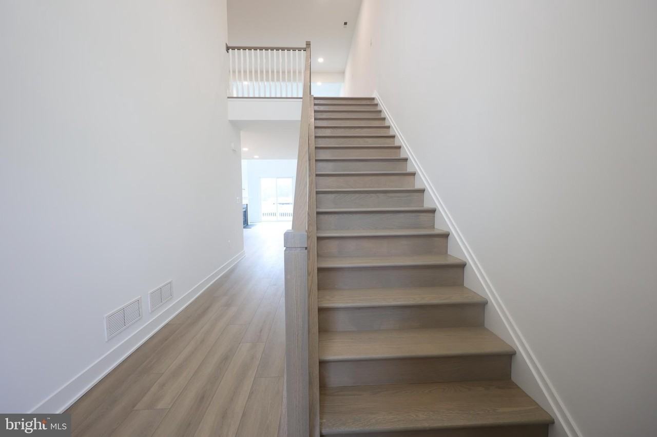 4 Cherry Ln - Photo 5 of 19