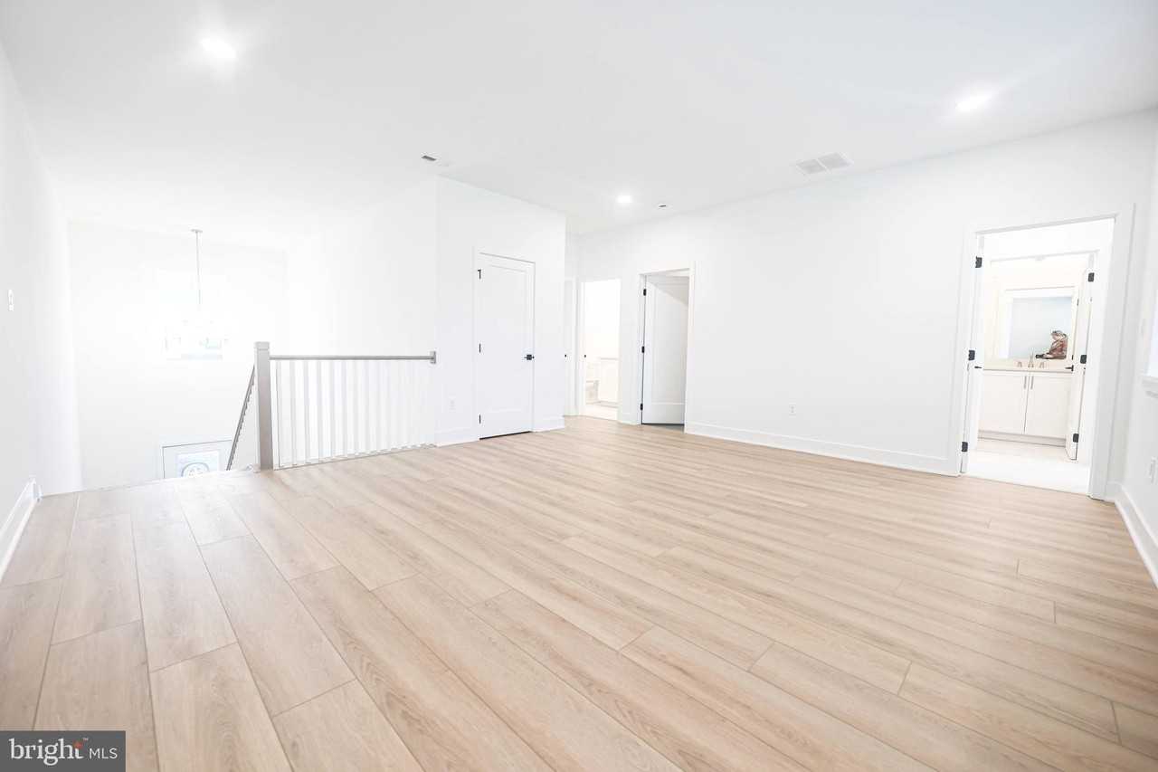 4 Cherry Ln - Photo 7 of 19