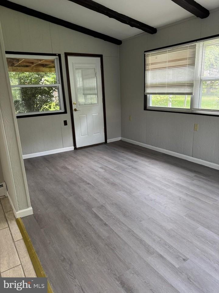 509 Winding Way - Photo 7 of 13