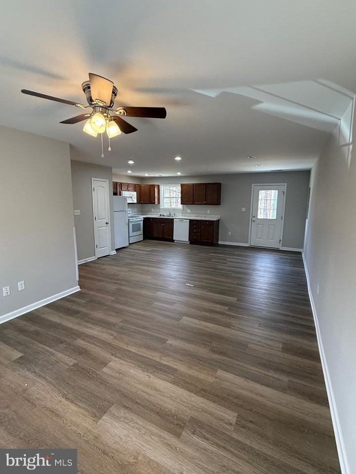 106-04 Spotswood Ct - Photo 2 of 7