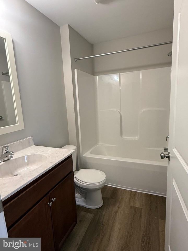 106-04 Spotswood Ct - Photo 5 of 7