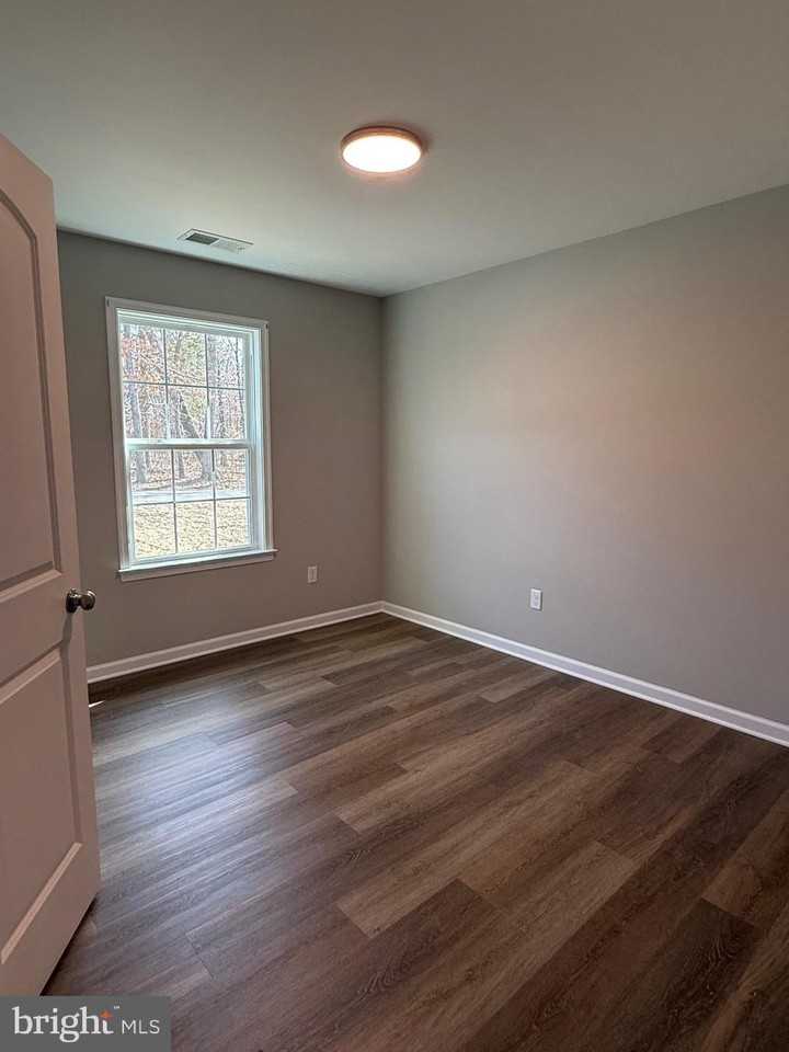 106-04 Spotswood Ct - Photo 6 of 7