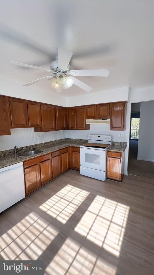 5207 Harbor Court Dr - Photo 5 of 28