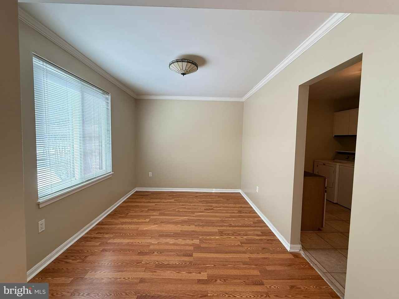 9733 Kings Crown Ct Apt 102 - Photo 4 of 15