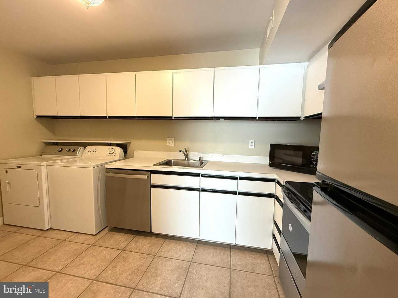 9733 Kings Crown Ct Apt 102 - Photo 5 of 15