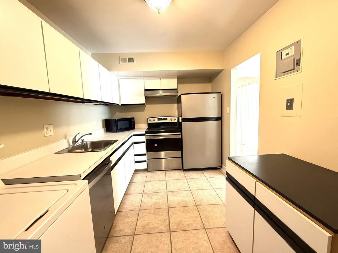 9733 Kings Crown Ct Apt 102 - Photo 6 of 15