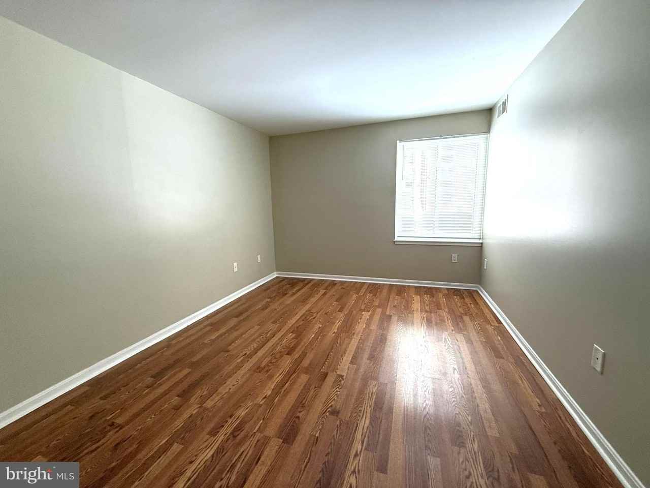 9733 Kings Crown Ct Apt 102 - Photo 7 of 15