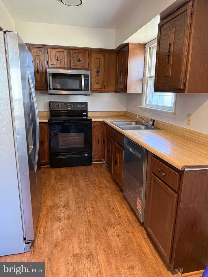 4364 Albemarle Ct - Photo 5 of 15