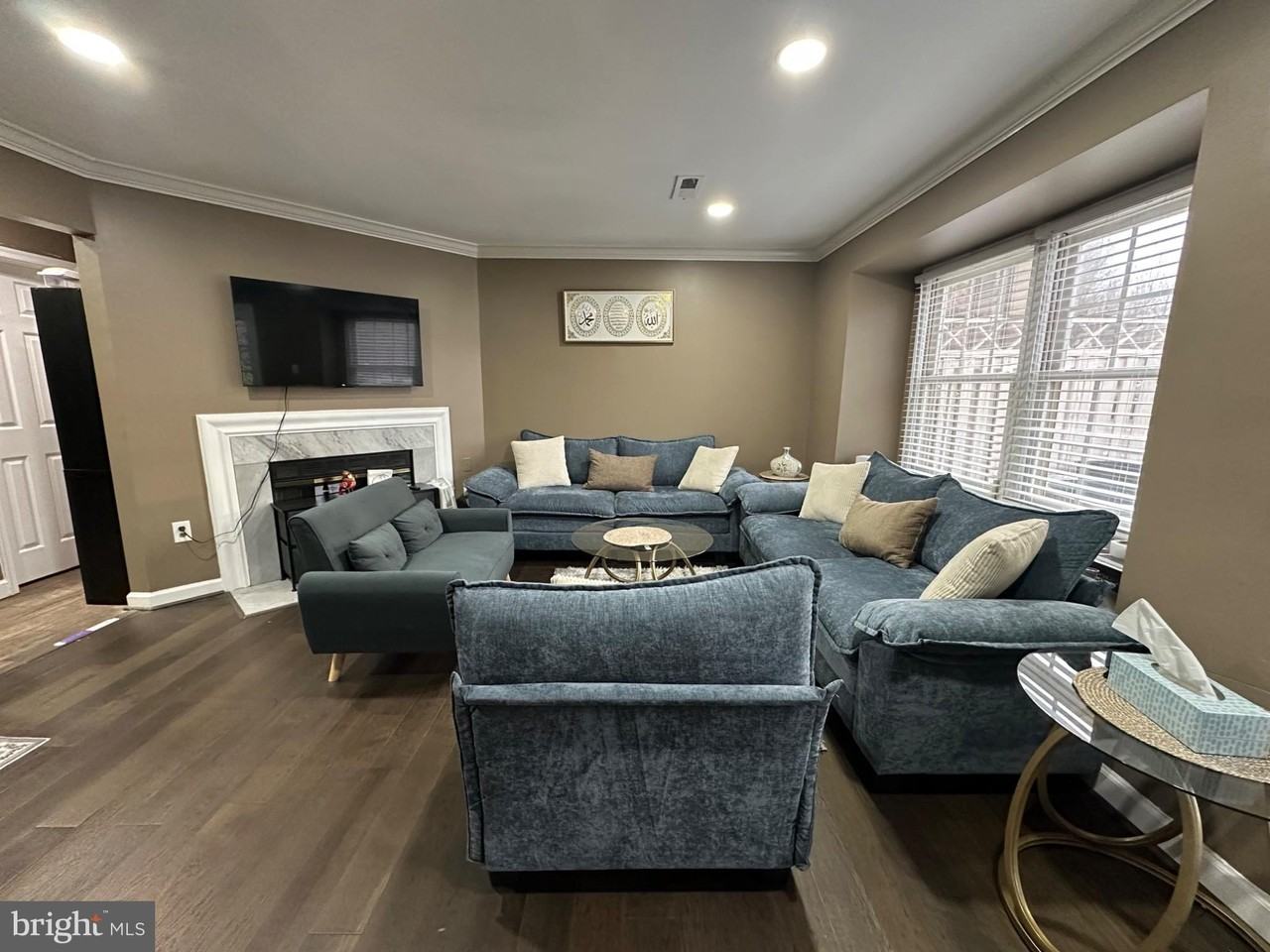 12103 Salemtown Dr - Photo 3 of 18