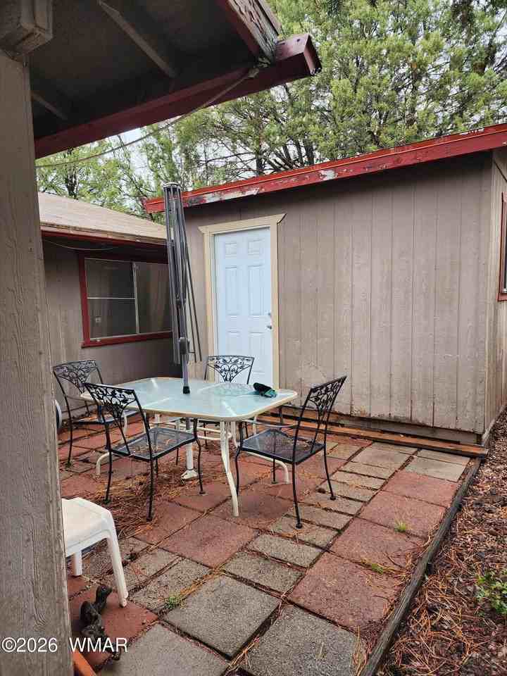 1081 S 9th Dr - Photo 4 of 12