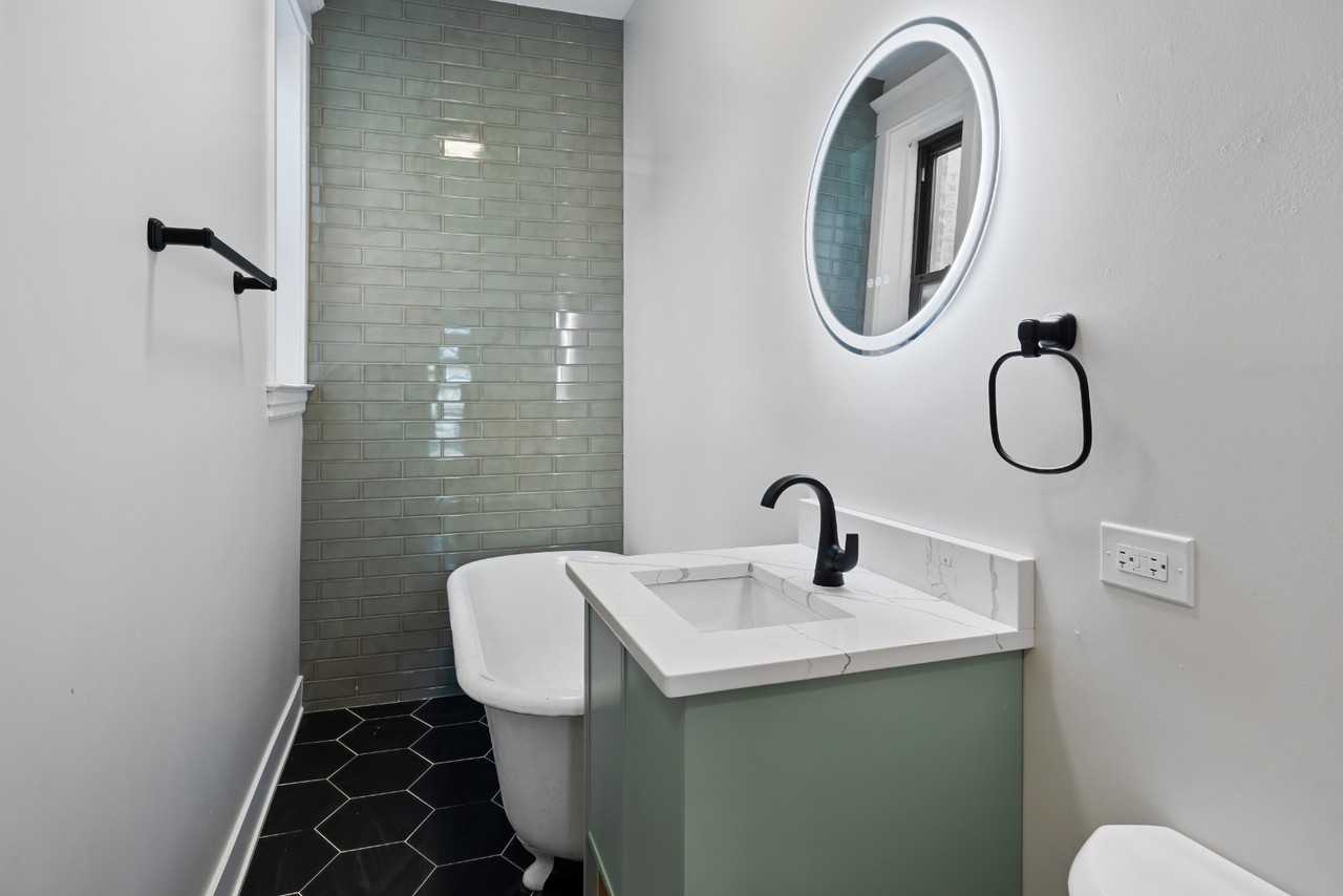 2257 N Sawyer Ave #1 - Photo 6 of 12