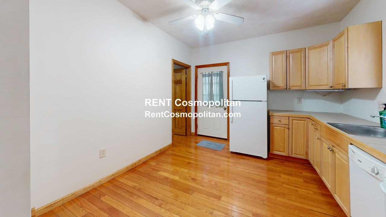 64 Paris St - Photo 2 of 10