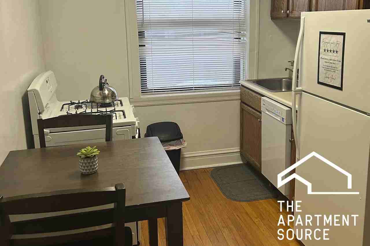 1911 W Larchmont Ave #3B - Photo 2 of 14