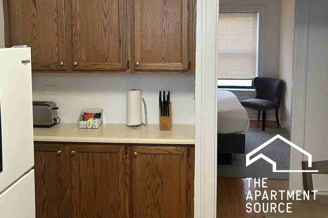 1911 W Larchmont Ave #3B - Photo 4 of 14