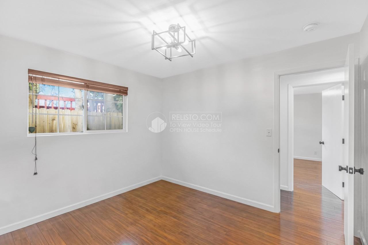 924 Aileen St #B - Photo 7 of 15