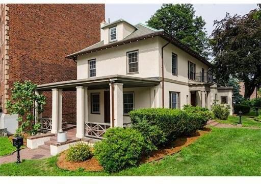 2 Braemore Rd #1