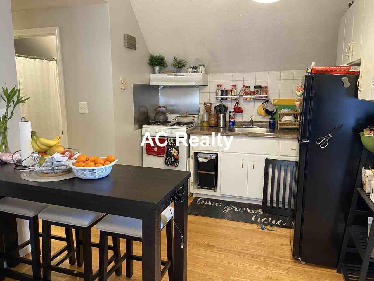 24 Argyle St #3 - Photo 4 of 14