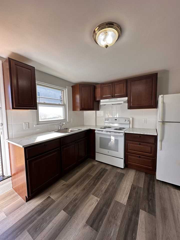 11 Wadsworth Ave - Photo 3 of 12