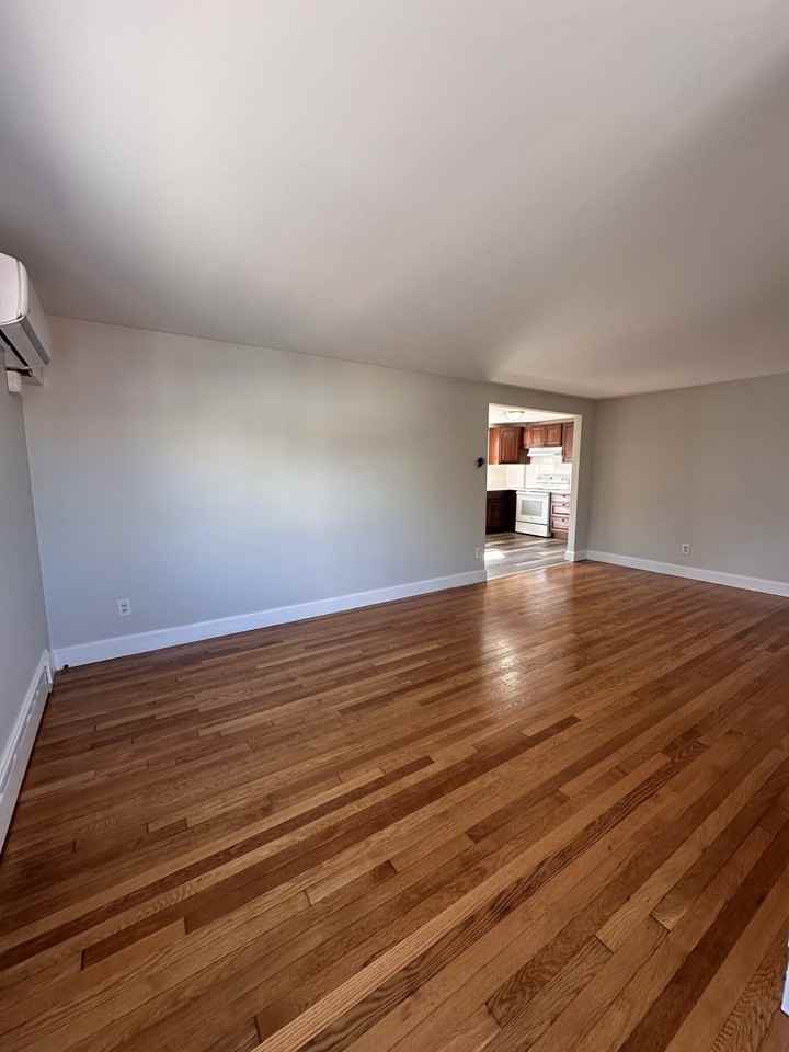 11 Wadsworth Ave - Photo 6 of 12