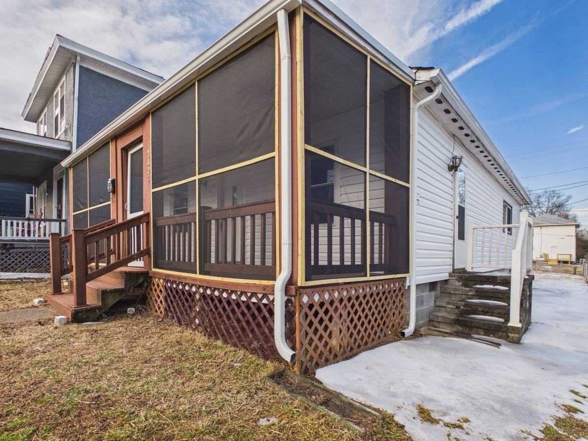 3426 Delaware Ave - Photo 2 of 8