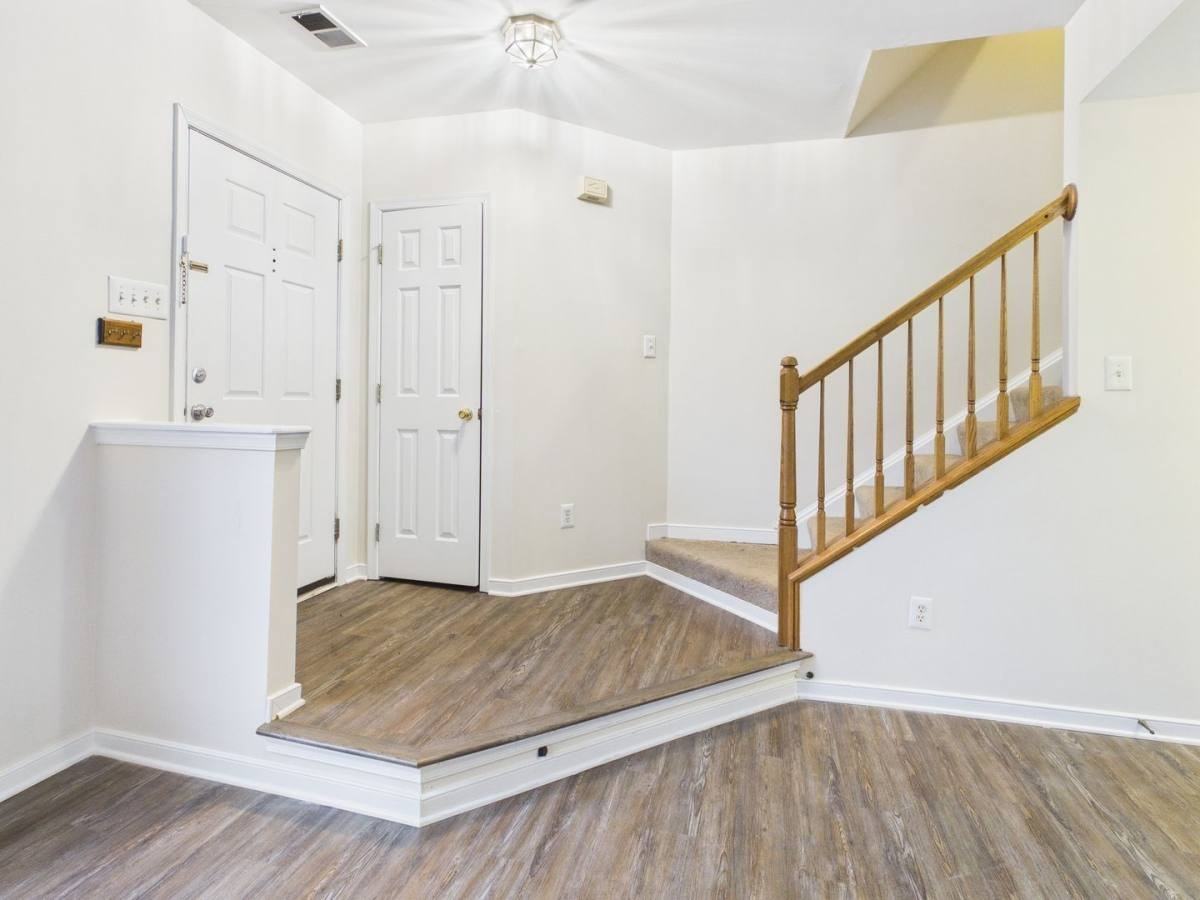 5313 Golf Villa Ln - Photo 3 of 8