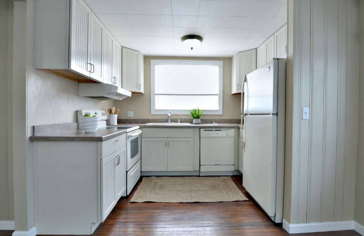 2649 1 2 Dartmouth Ave N - Photo 4 of 10