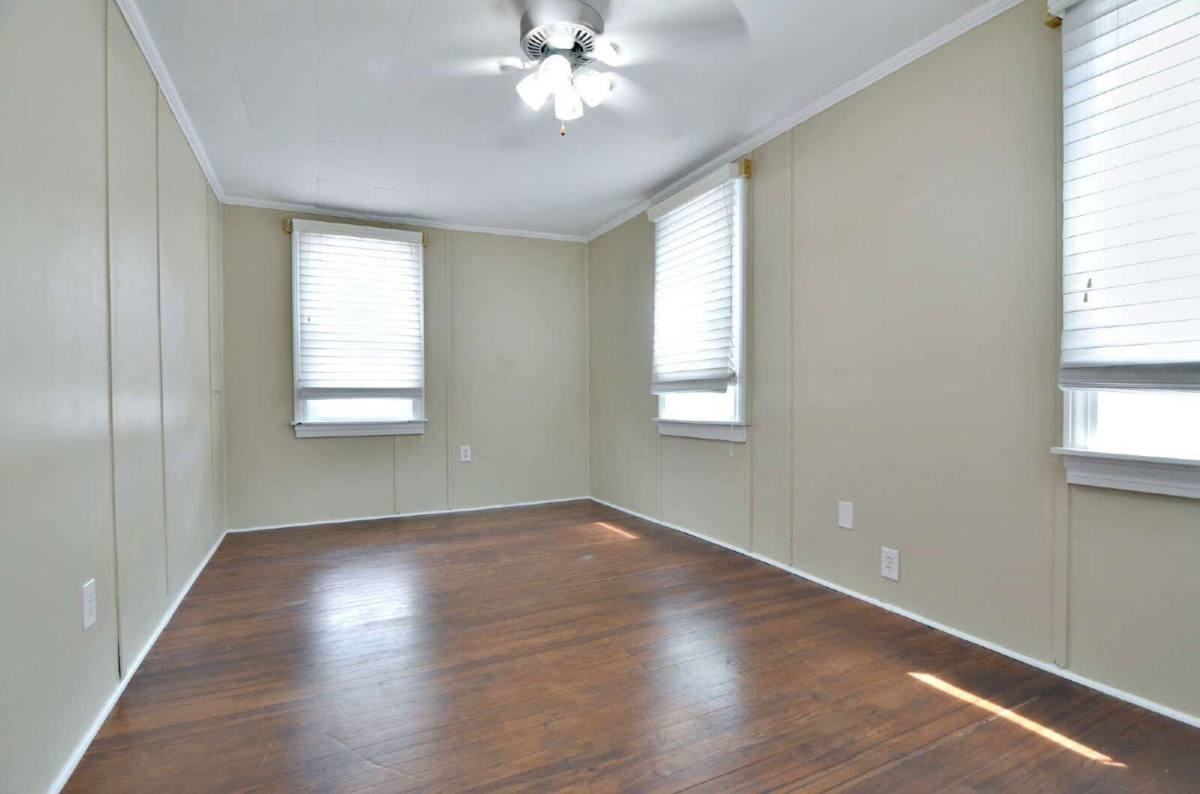 2649 1 2 Dartmouth Ave N - Photo 5 of 10