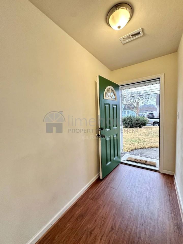 4824 Kennebeck Ave - Photo 3 of 9