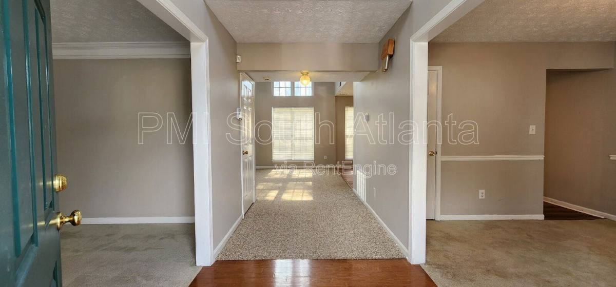 2330 Burdett Ridge Dr - Photo 2 of 10