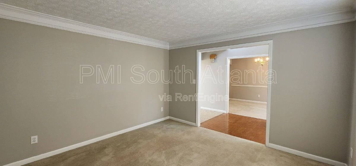 2330 Burdett Ridge Dr - Photo 3 of 10