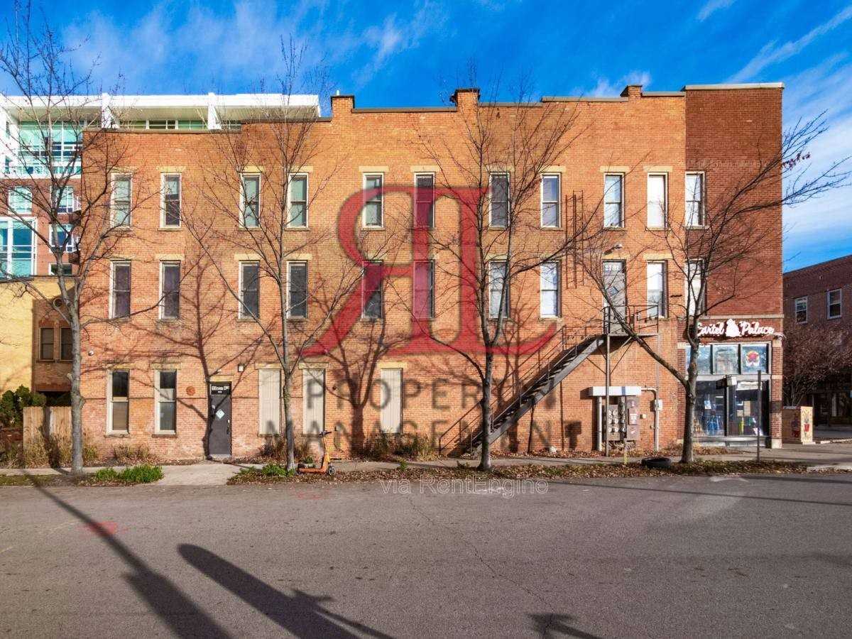 1131 N High St #202