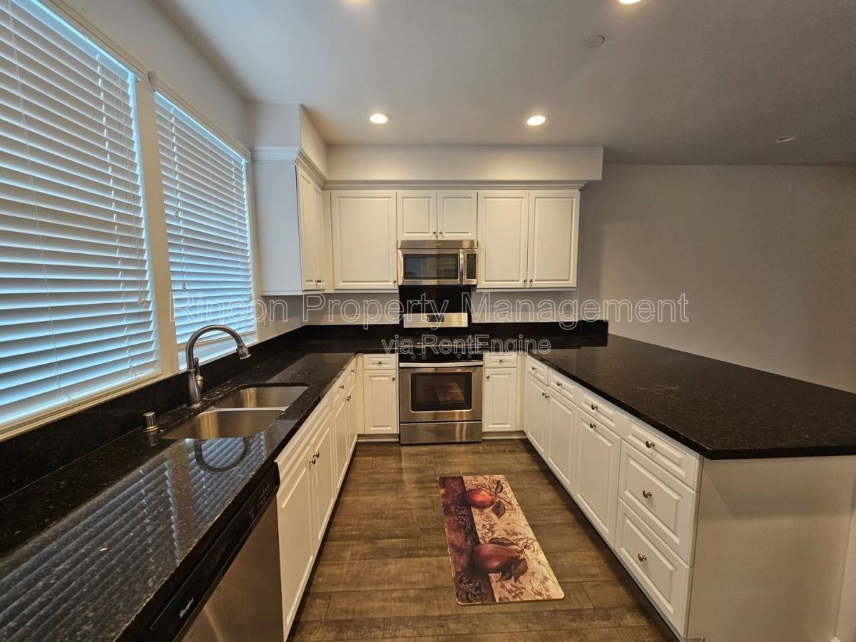 3647 W Hemlock St - Photo 2 of 10
