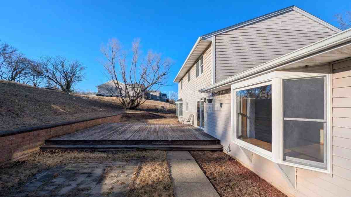 205 San Carlos Rd - Photo 2 of 10