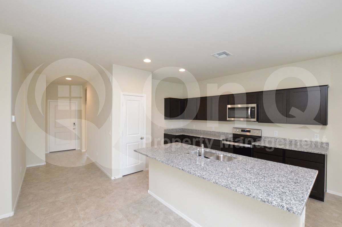1049 W Chimes Tower Dr - Photo 3 of 10