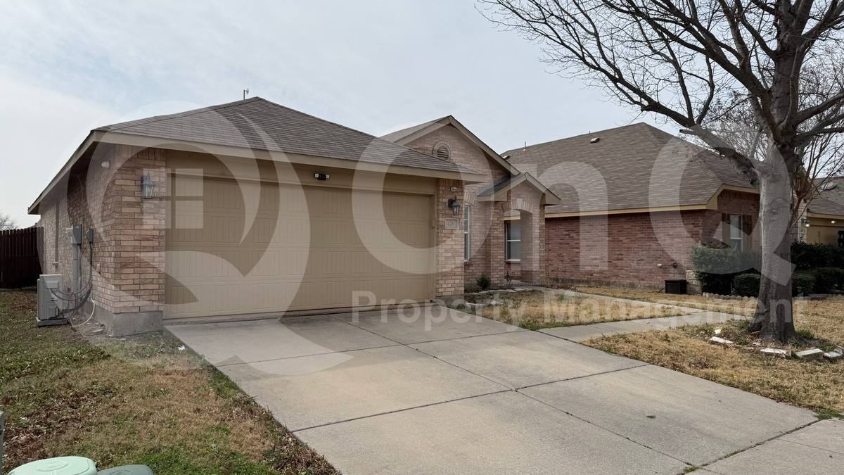 476 Eisenhower Ln - Photo 3 of 10