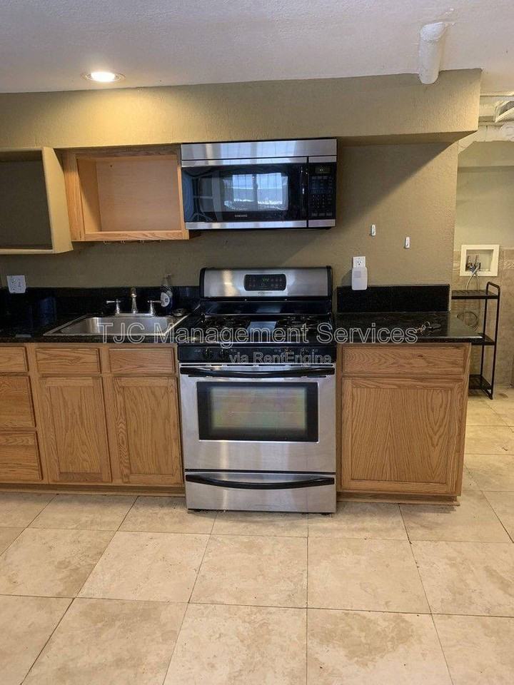 1223 N Lafayette St #7 - Photo 5 of 8