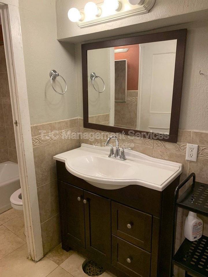 1223 N Lafayette St #7 - Photo 6 of 8