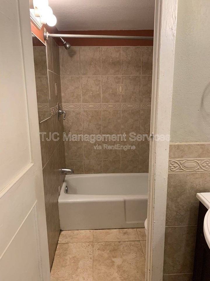 1223 N Lafayette St #7 - Photo 7 of 8