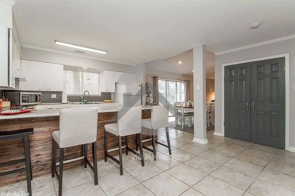 702 S Elizabeth St - Photo 3 of 10