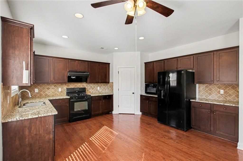 2260 Harvest Ridge Cir - Photo 2 of 29