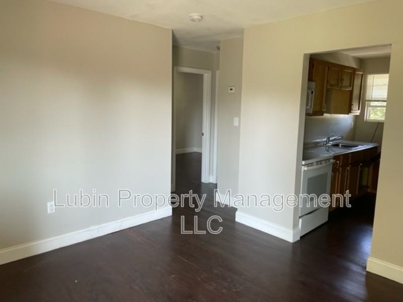 1043 College St #20 - Photo 6 of 6
