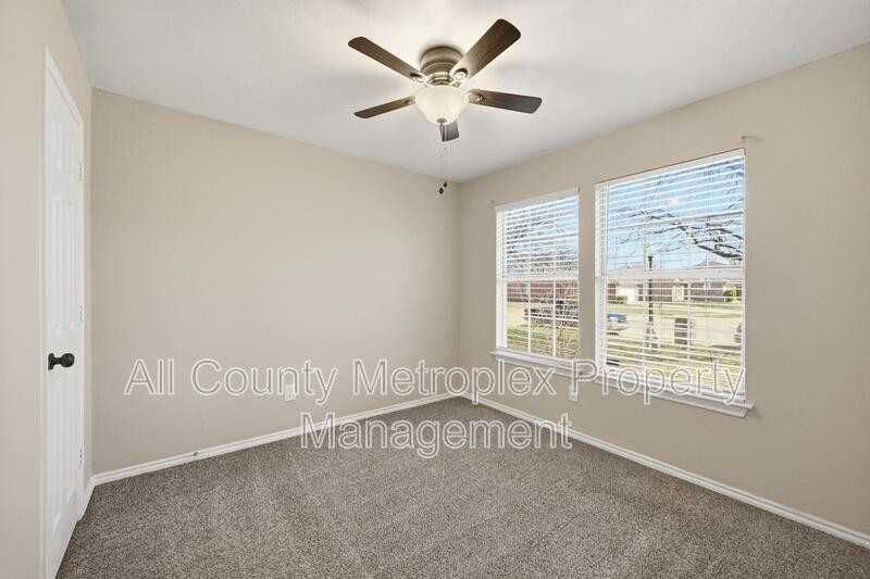 2701 Cattleman Dr - Photo 2 of 10