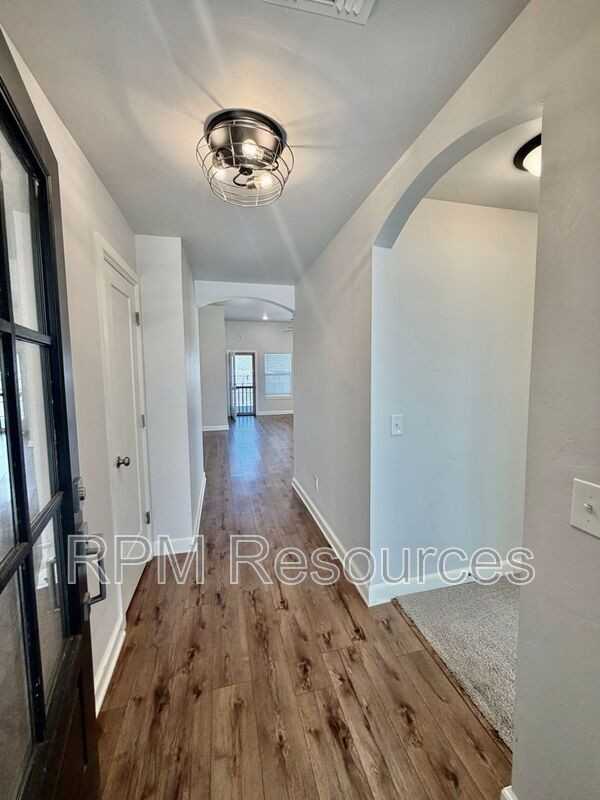 412 Kearny Ln - Photo 7 of 34