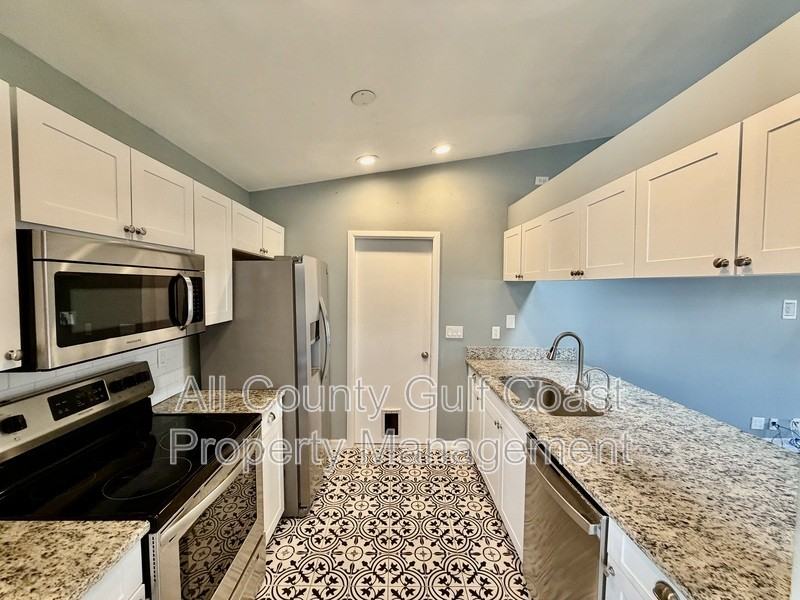 8035 56th Ct E - Photo 4 of 17