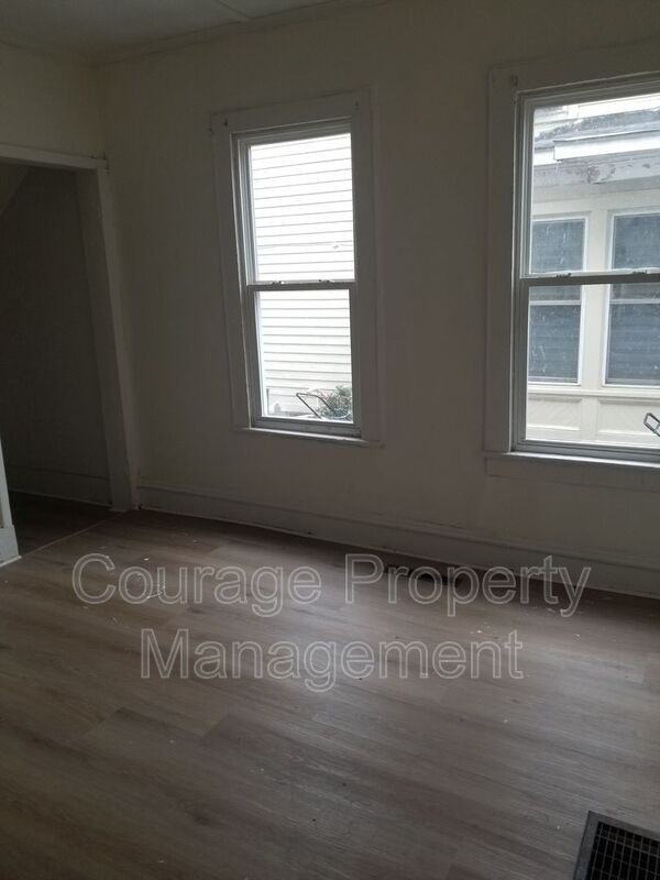 514 W 1st St #A - Photo 4 of 14