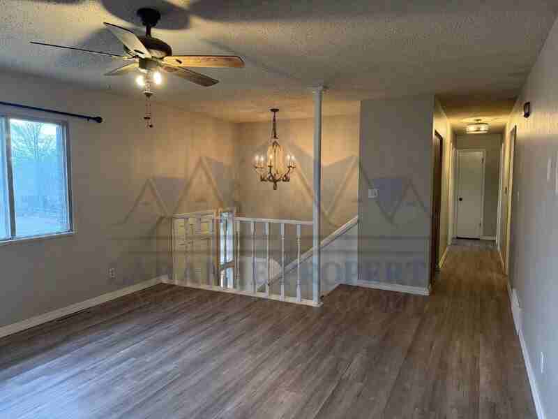 1519 Mitchell St - Photo 3 of 24